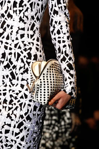 Look 19